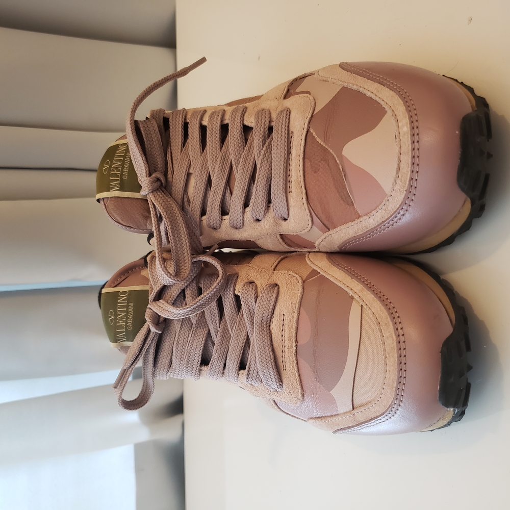 Valentino Garavani Pink Sneakers Retro Design